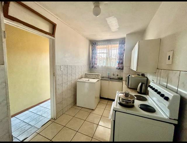 2 BEDROOM APARTMENT FOR SALE IN VANDERBIJLPARK CW 3